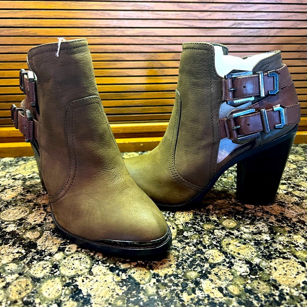 Gianni bini BWT olive/ Hampton tan color size 7M